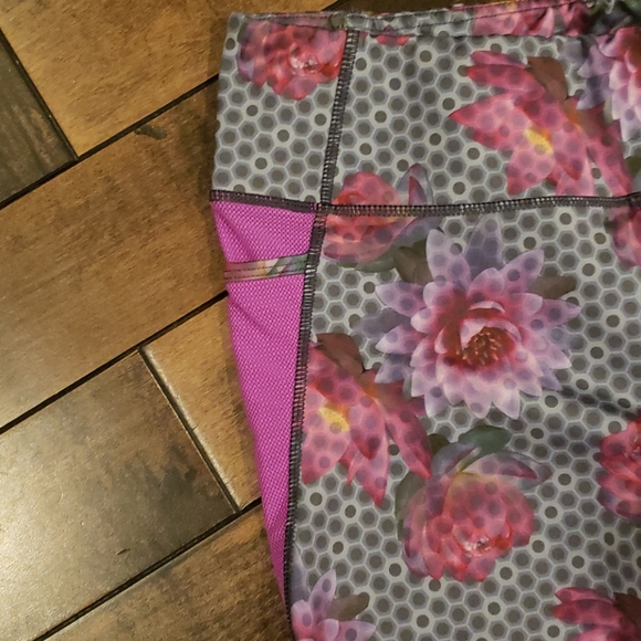 Bundle of workout tights. Size medium. - Picture 3 of 9